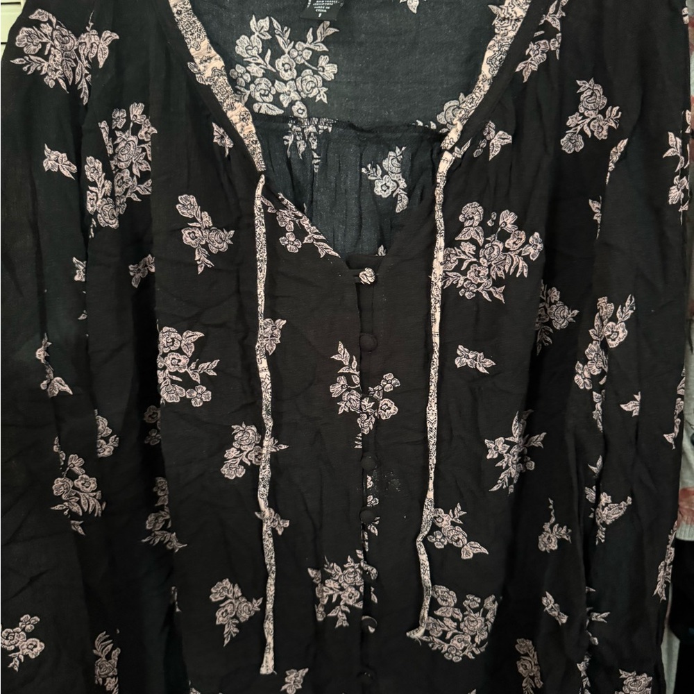 TORRID Floral Black and Pink Long SLEEVE Blouse size 1